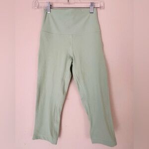 Lululemon Light Green (Mint)  cropped Leggings- Size 4 - Excellent condition